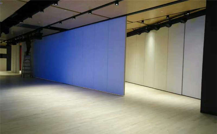 20厚風(fēng)雨操場地板一平米價格