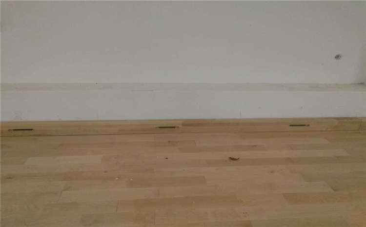 **的體育館木地板怎么翻新