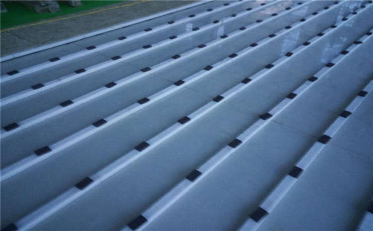 學(xué)校運(yùn)動籃球地板怎么維修？