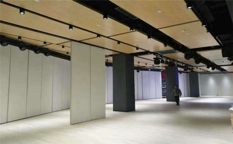 拼接板NBA籃球場木地板哪個(gè)品牌好?