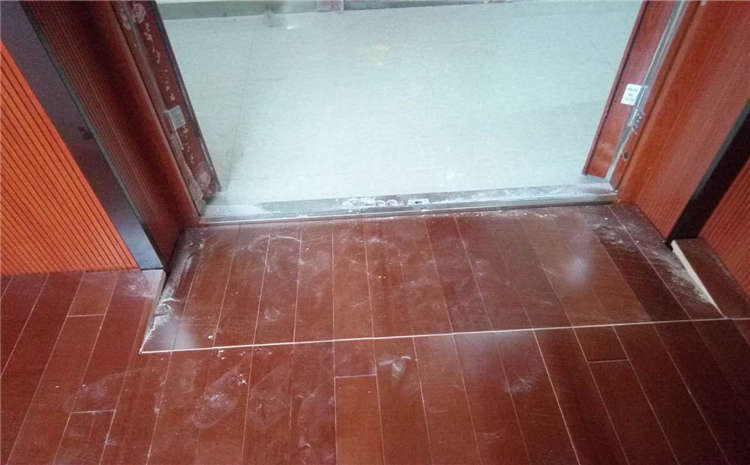 俄勒岡松風(fēng)雨操場運(yùn)動地板怎么翻新?