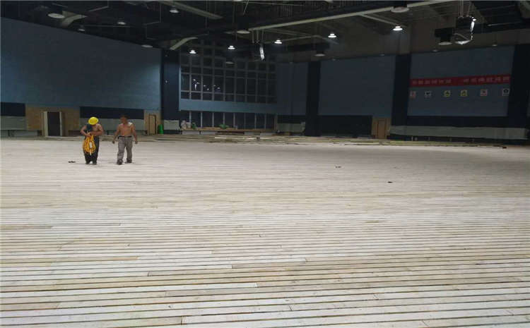 松木舞臺木地板怎么選