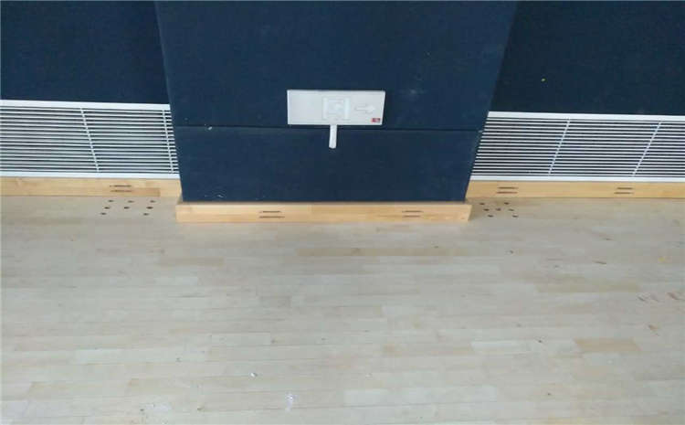 學(xué)?；@球場(chǎng)實(shí)木地板市場(chǎng)價(jià)格表