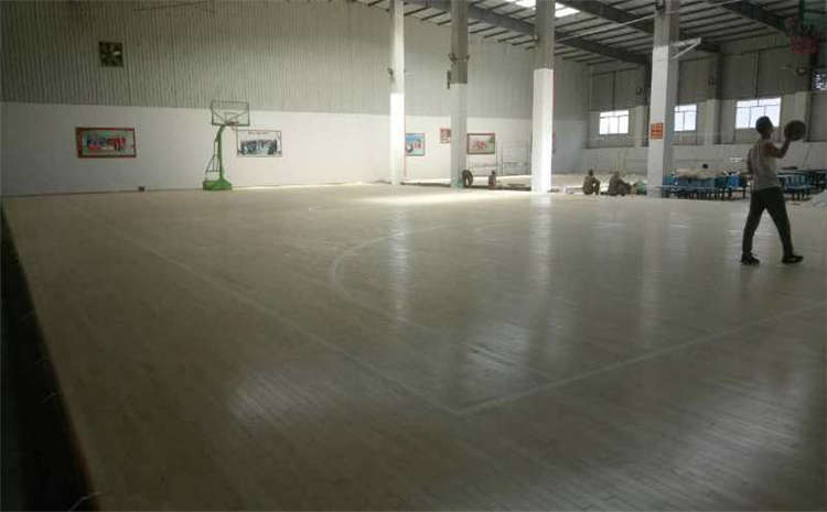 柞木體育館實(shí)木地板價(jià)格是多少錢?