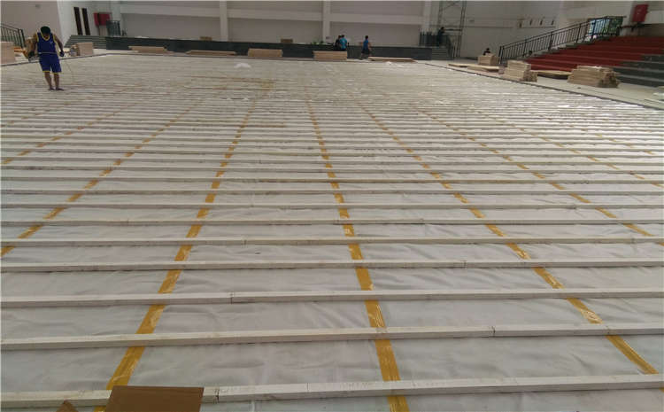 24厚運動體育地板怎么翻新？