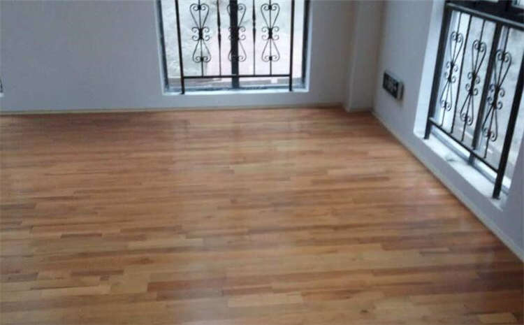 室內(nèi)體育館實(shí)木運(yùn)動(dòng)地板怎么防蟲防潮防腐？