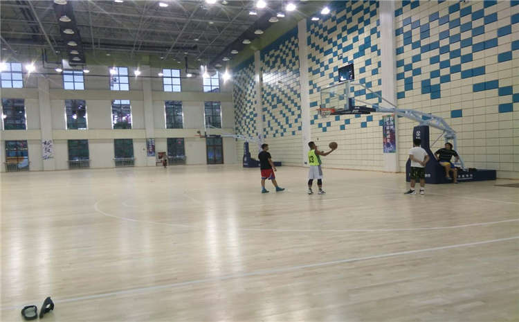 楓木實木運動地板多少錢一平米？