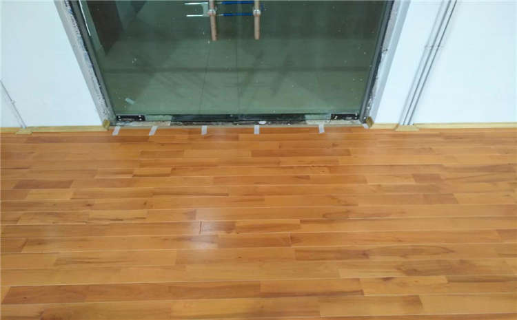 指接板體育運動地板怎么翻新？