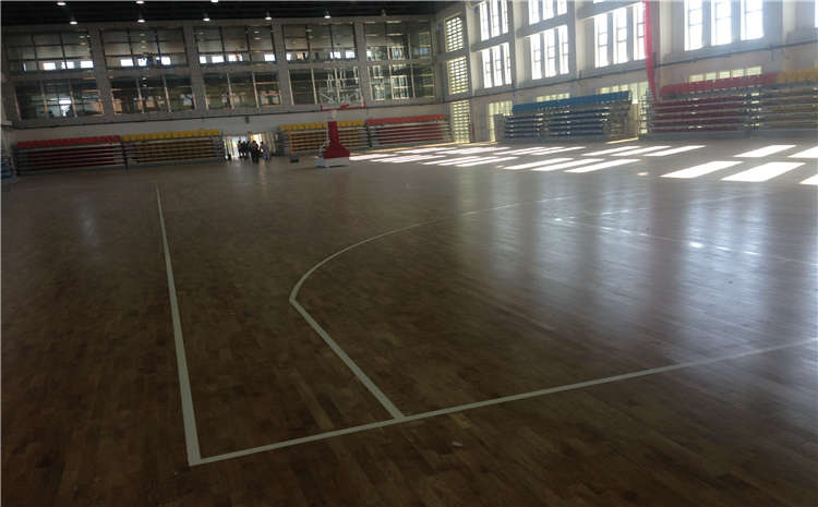 22厚運動籃球地板怎么翻新？