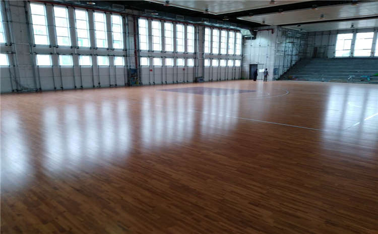 主輔龍骨結(jié)構(gòu)體育木地板廠家去哪找？