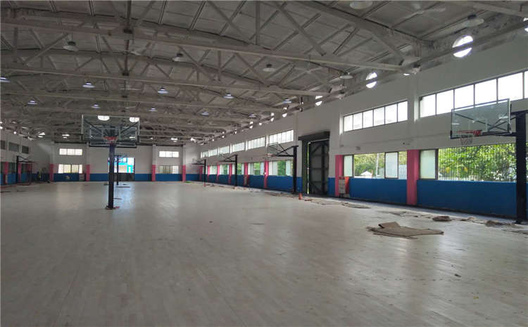 **的籃球場木地板一般多少錢？