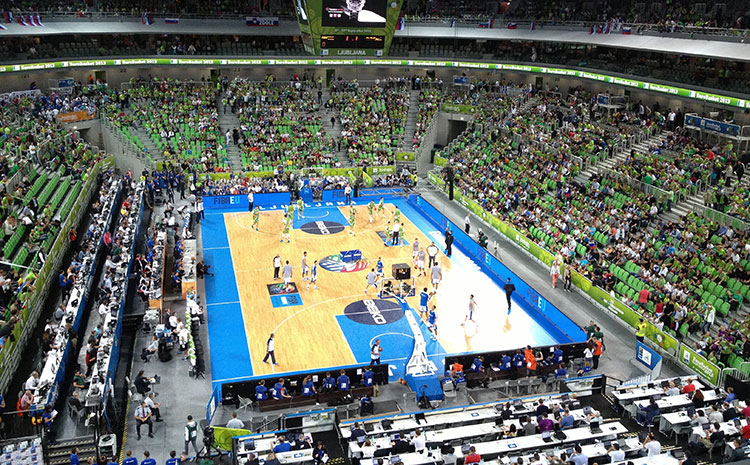 五角楓風(fēng)雨操場運動地板**是多少錢？