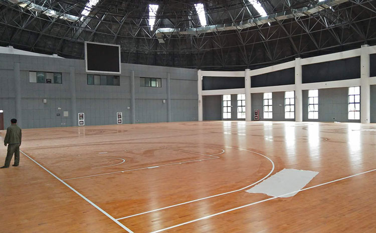 學(xué)校舞臺(tái)實(shí)木地板怎么翻新？