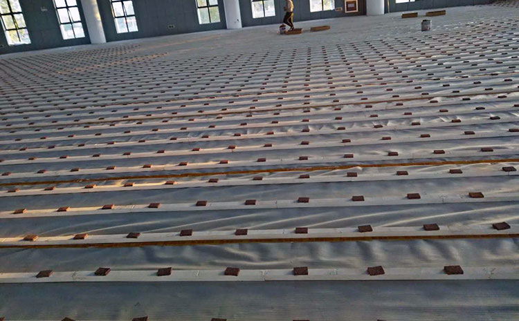 學(xué)校風(fēng)雨操場地板一般多少錢？