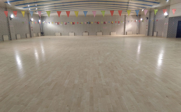 楓木運(yùn)動(dòng)籃球地板報(bào)價(jià)