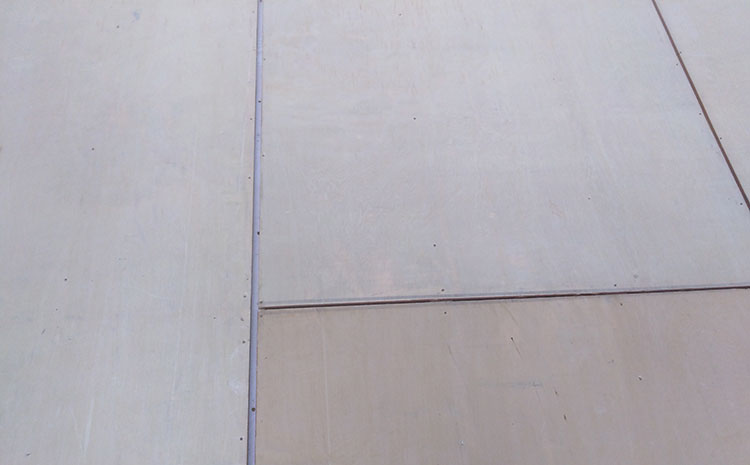 柞木體育館木地板多少錢一平米？