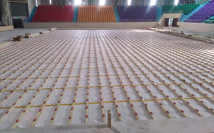 松木籃球運(yùn)動地板造價(jià)是的多少？