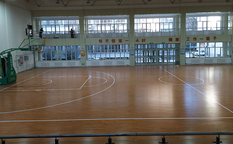 22厚籃球館木地板怎么翻新