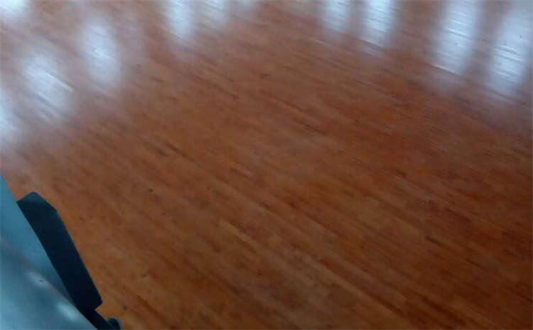 柞木木地板籃球場(chǎng)多少錢一平米？