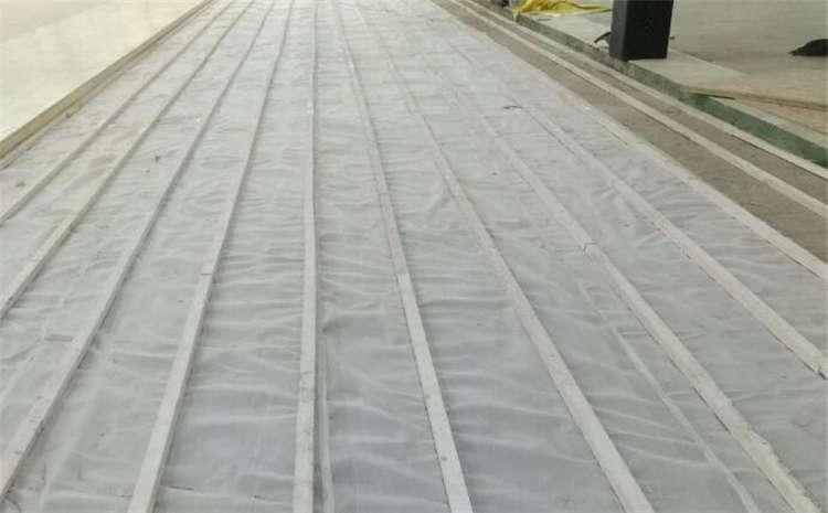 學(xué)校風(fēng)雨操場運(yùn)動地板主輔龍骨結(jié)構(gòu)