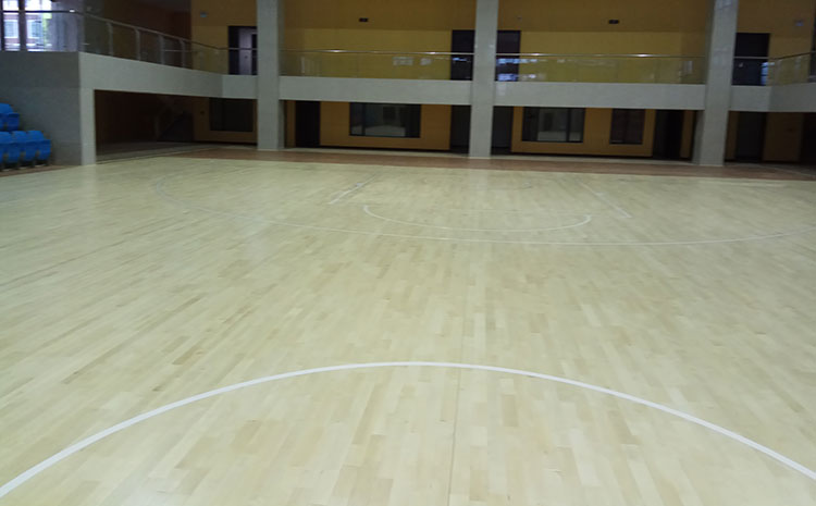 指接板風(fēng)雨操場(chǎng)地板怎么翻新？