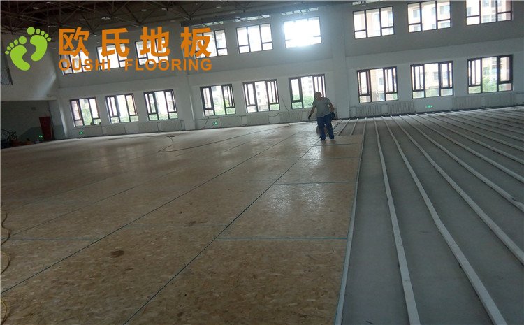 北京順義區(qū)趙全營鎮(zhèn)天順小學籃球館木地板圖片