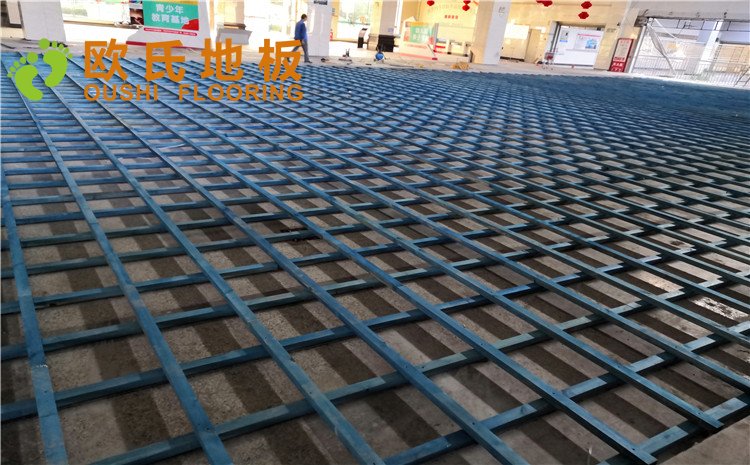 福建龍巖羅龍西路269號(hào)籃球館木地板圖片