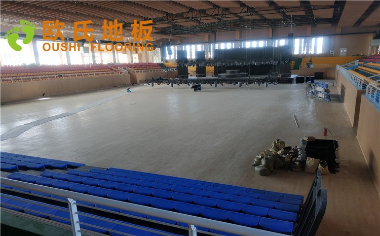 寶雞職業(yè)技術(shù)學(xué)院體育館木地板圖片