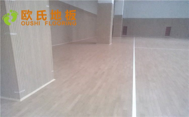 青島市黃島區(qū)濱海街道中心小學(xué)體育館木地板圖片